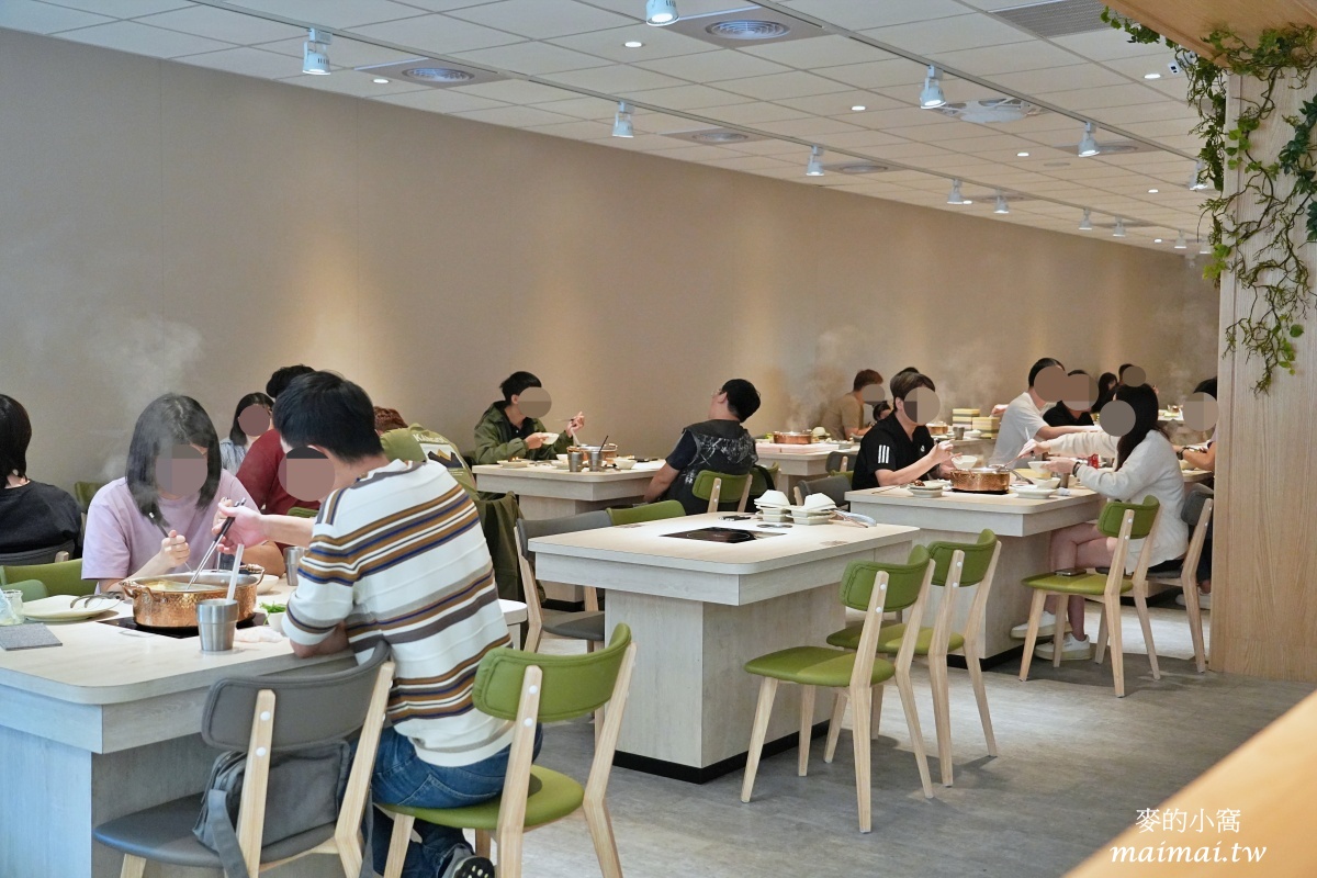 中壢火鍋吃到飽|呀屋火鍋.烤串中壢店~699元享有火鍋食材、冷熱飲、霜淇淋、冰淇淋、甜點無限供應,還有柏克金生啤無限暢飲,加價79元更享有串燒吃到飽 - 第5張圖 中壢火鍋吃到飽|呀屋火鍋.烤串中壢店~699元享有火鍋食材、冷熱飲、霜淇淋、冰淇淋、甜點無限供應,還有柏克金生啤無限暢飲,加價79元更享有串燒吃到飽