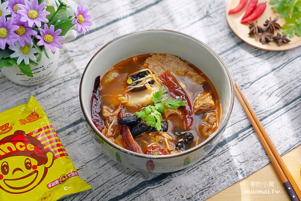 i3 Fresh愛上新鮮×聖凱師聯名推出「川味水煮牛」，鮮香麻辣、單吃或當做小火鍋湯底都適合