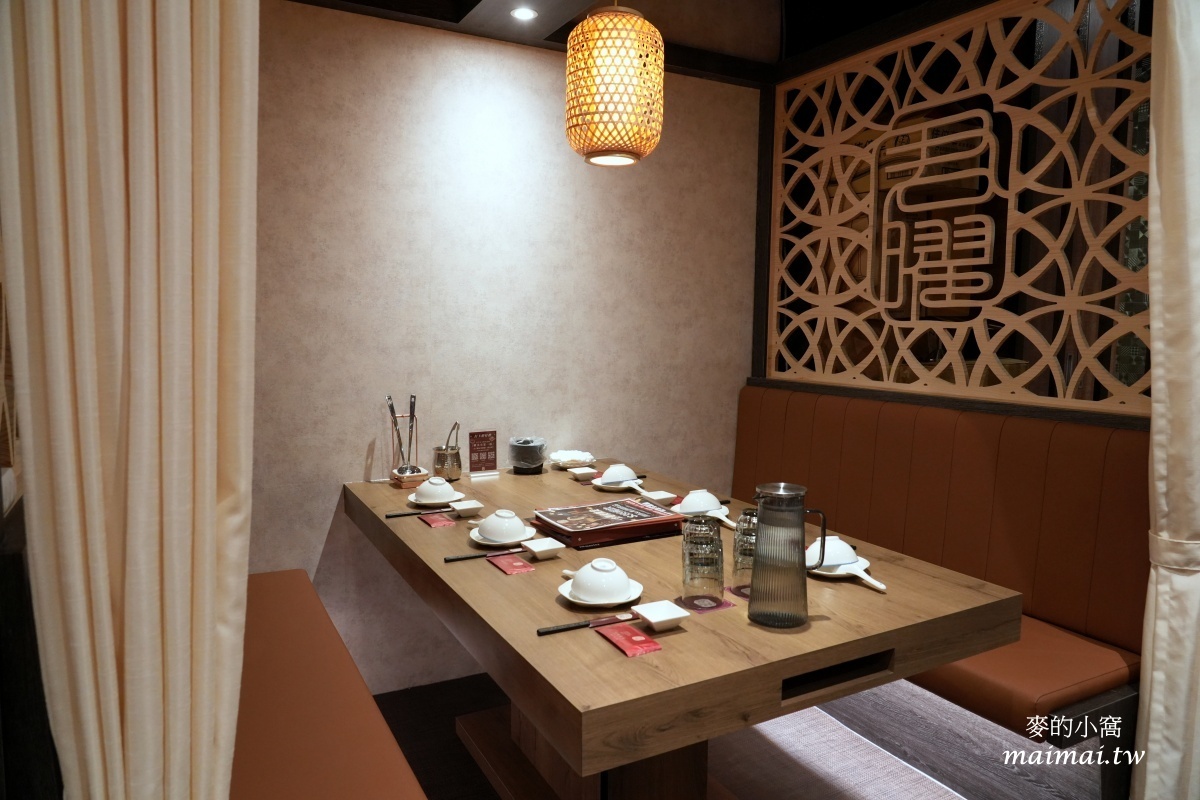 地表最強雞湯「君曜雞湯」正式進駐信義區！座位區有獨立式小包廂、16人大型包廂還附KTV設備