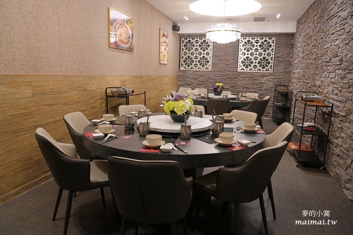 地表最強雞湯「君曜雞湯」正式進駐信義區！座位區有獨立式小包廂、16人大型包廂還附KTV設備