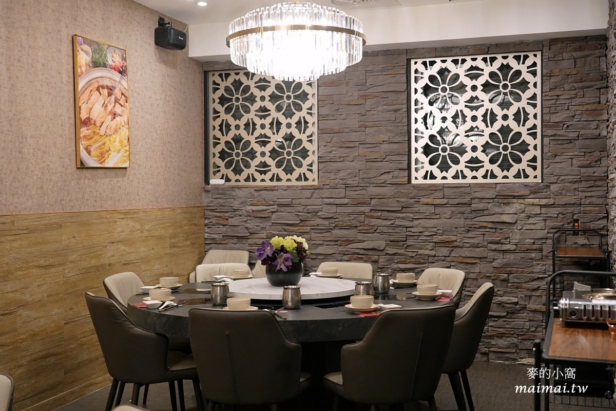 地表最強雞湯「君曜雞湯」正式進駐信義區！座位區有獨立式小包廂、16人大型包廂還附KTV設備