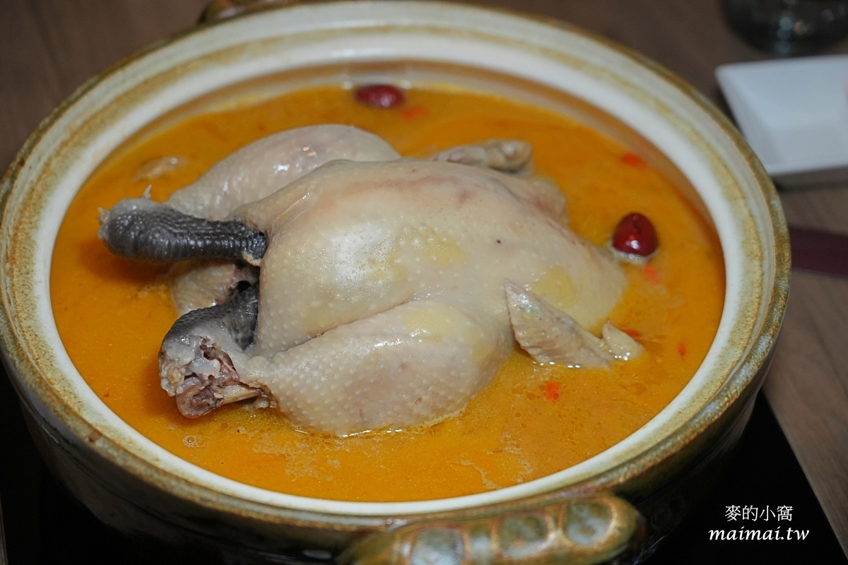 地表最強雞湯「君曜雞湯」正式進駐信義區！座位區有獨立式小包廂、16人大型包廂還附KTV設備