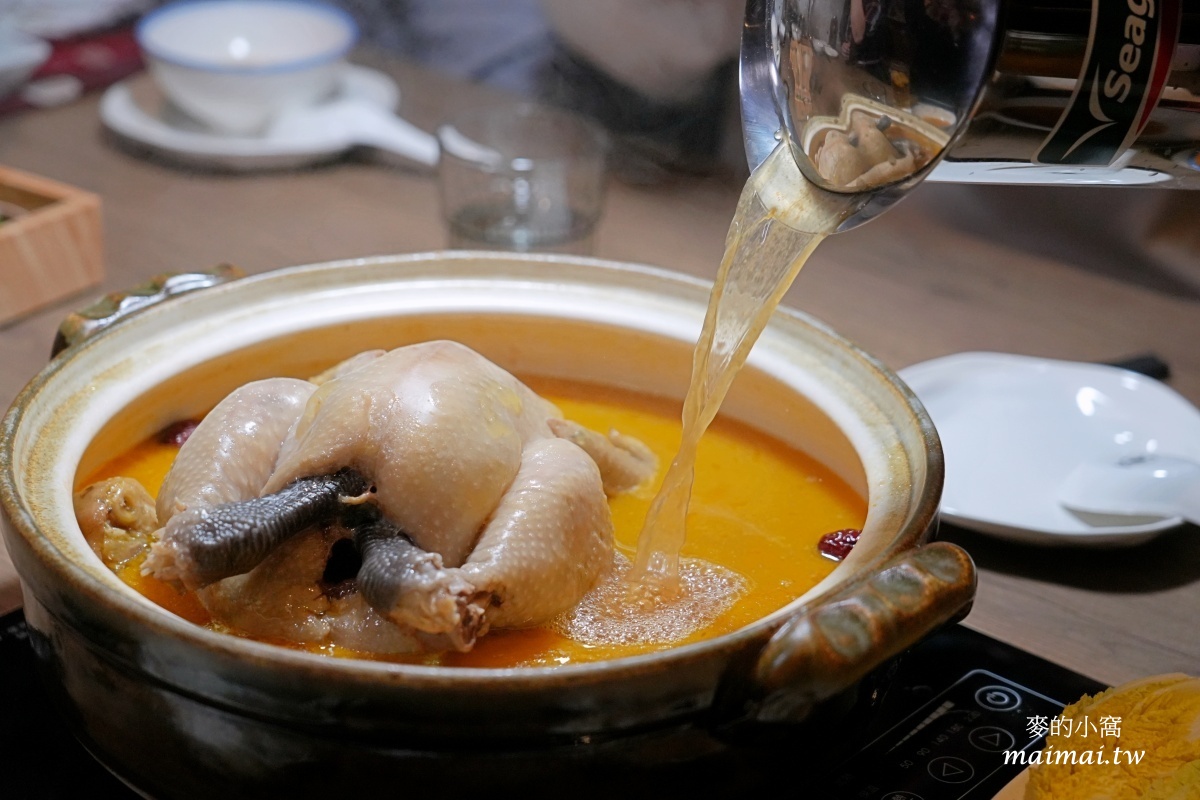 地表最強雞湯「君曜雞湯」正式進駐信義區！座位區有獨立式小包廂、16人大型包廂還附KTV設備