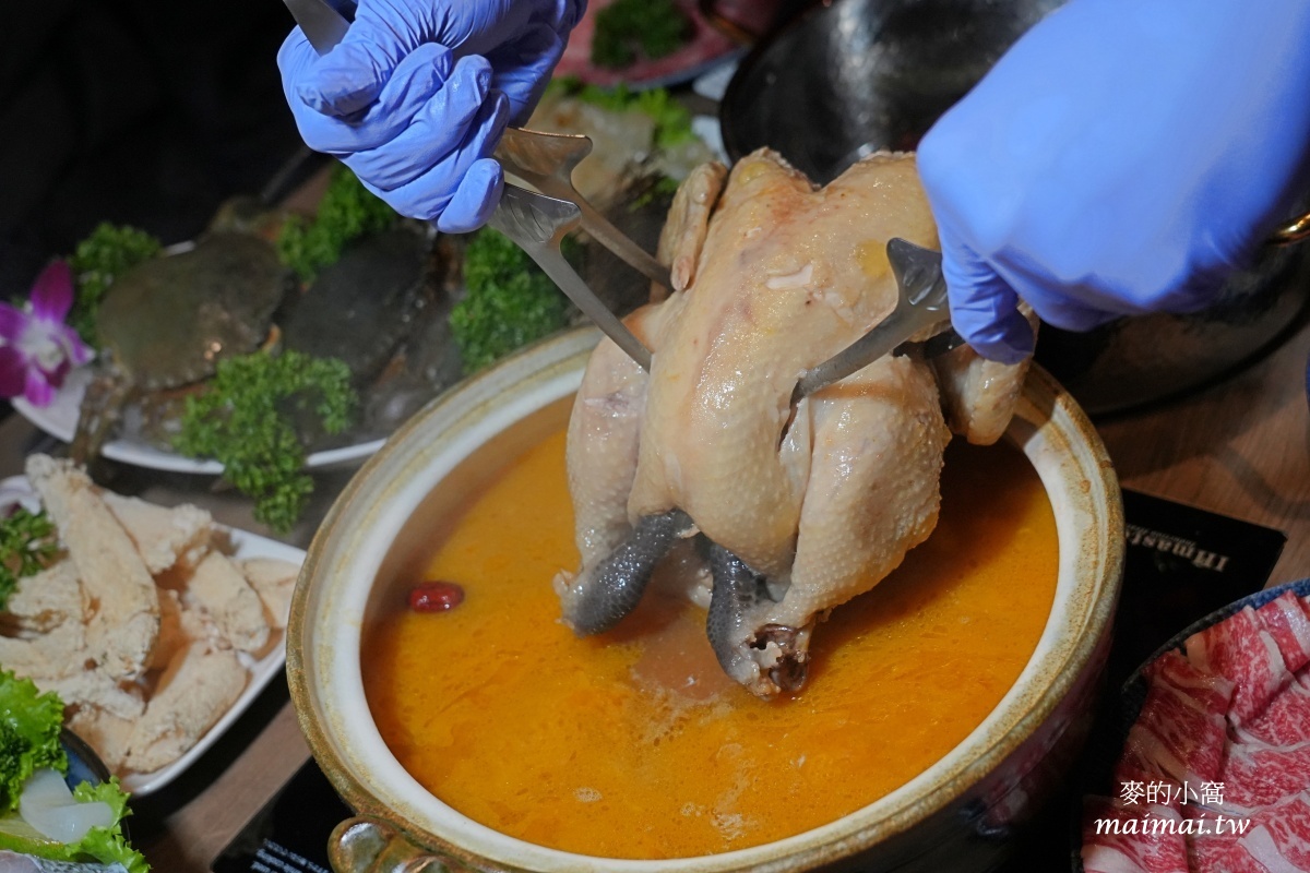 地表最強雞湯「君曜雞湯」正式進駐信義區！座位區有獨立式小包廂、16人大型包廂還附KTV設備