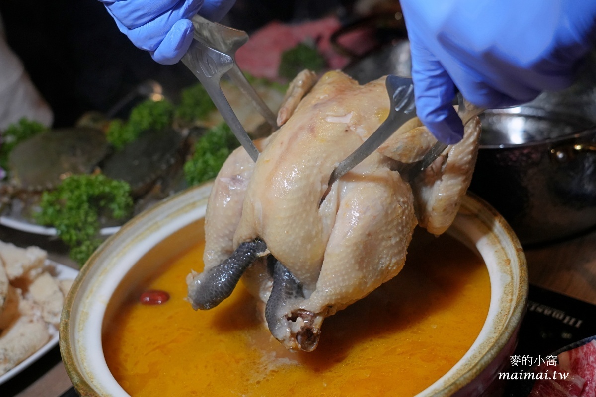地表最強雞湯「君曜雞湯」正式進駐信義區！座位區有獨立式小包廂、16人大型包廂還附KTV設備