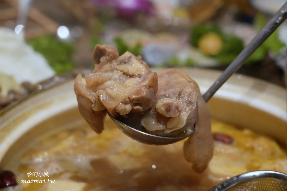 地表最強雞湯「君曜雞湯」正式進駐信義區！座位區有獨立式小包廂、16人大型包廂還附KTV設備