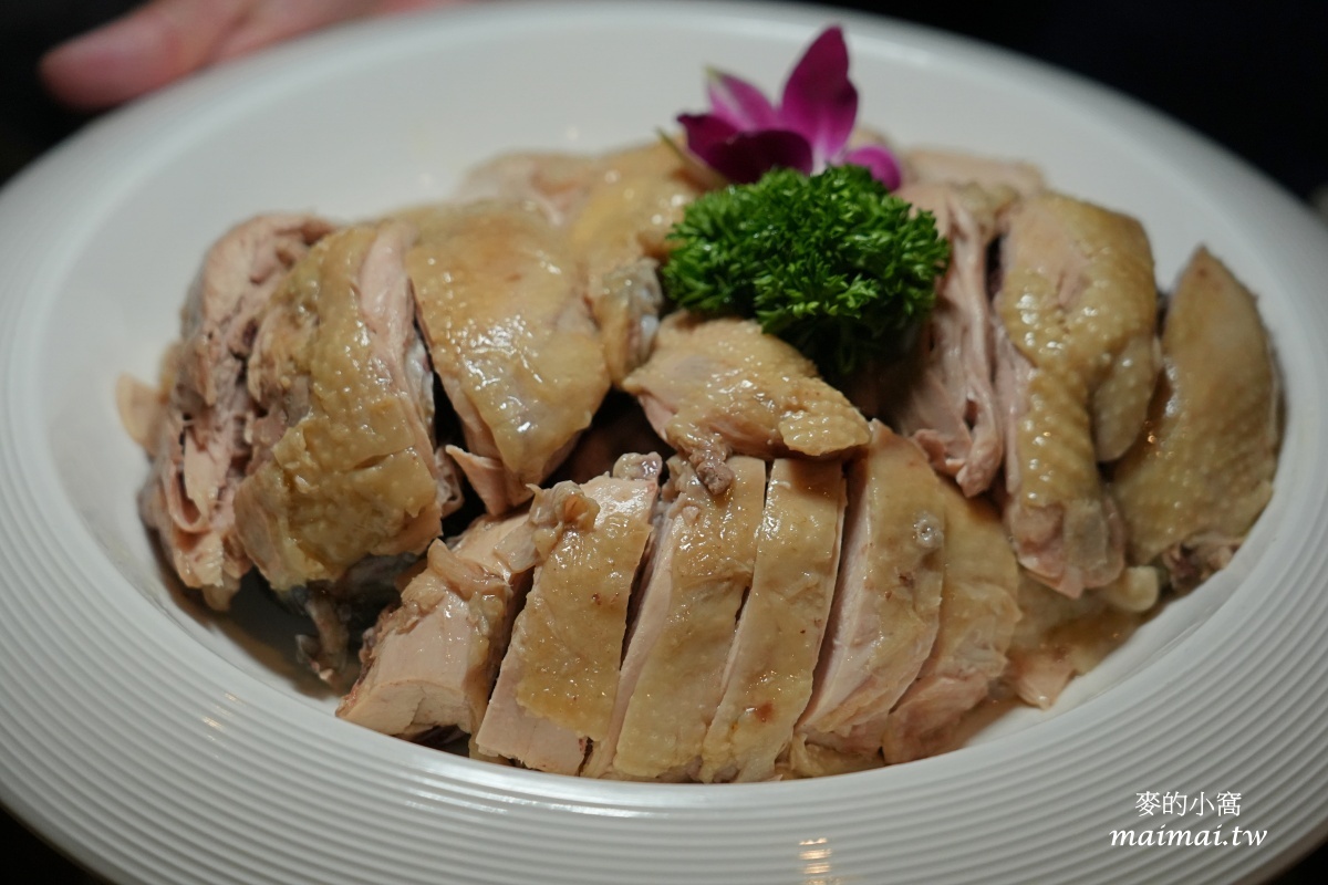 地表最強雞湯「君曜雞湯」正式進駐信義區！座位區有獨立式小包廂、16人大型包廂還附KTV設備