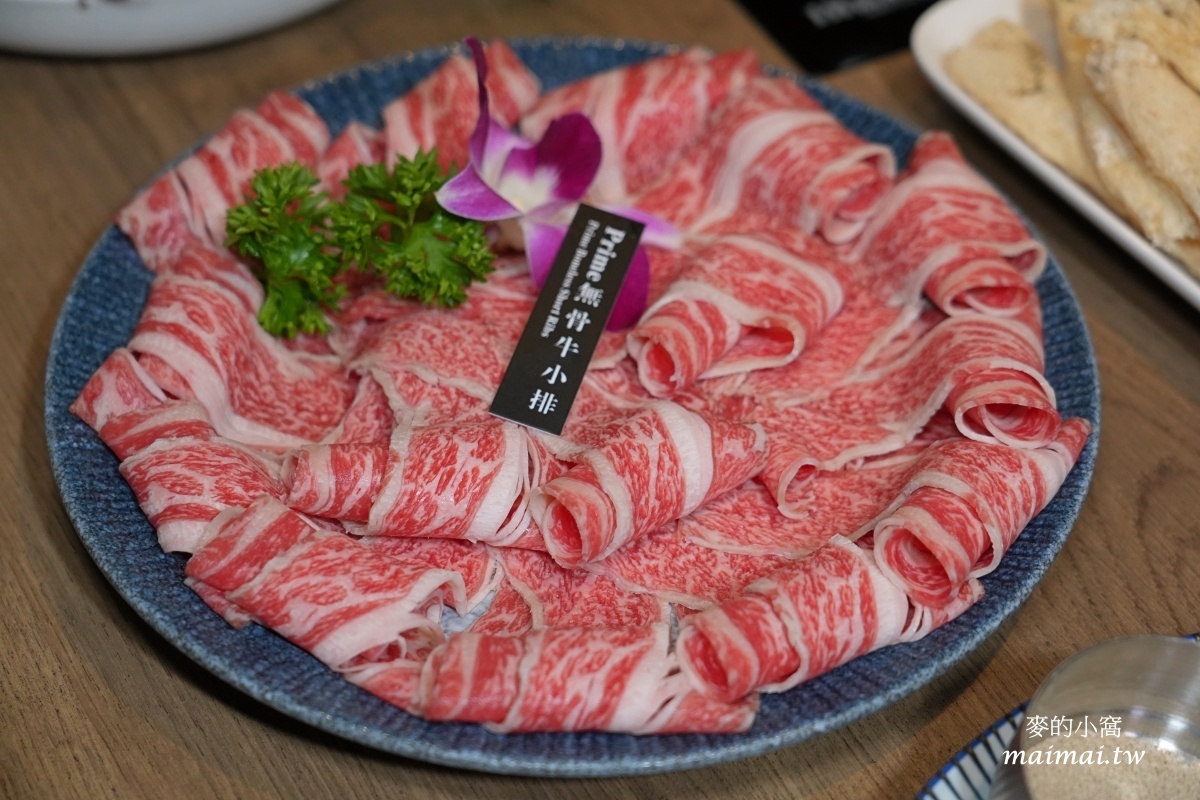 地表最強雞湯「君曜雞湯」正式進駐信義區！座位區有獨立式小包廂、16人大型包廂還附KTV設備