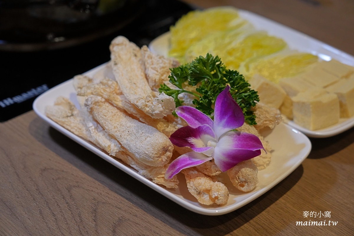 地表最強雞湯「君曜雞湯」正式進駐信義區！座位區有獨立式小包廂、16人大型包廂還附KTV設備