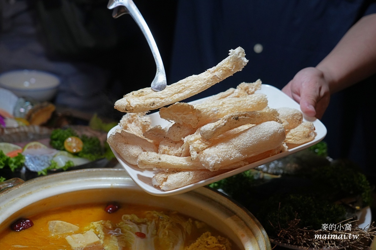 地表最強雞湯「君曜雞湯」正式進駐信義區！座位區有獨立式小包廂、16人大型包廂還附KTV設備