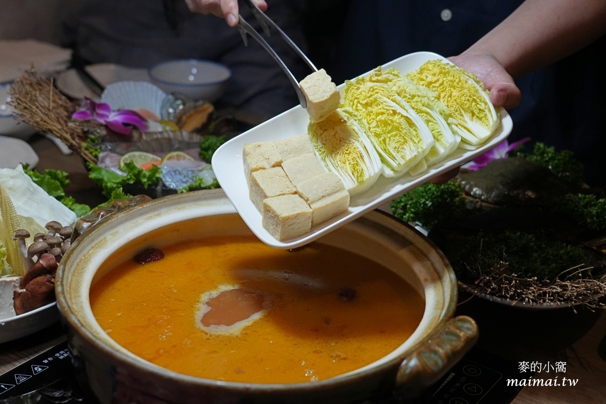 地表最強雞湯「君曜雞湯」正式進駐信義區！座位區有獨立式小包廂、16人大型包廂還附KTV設備