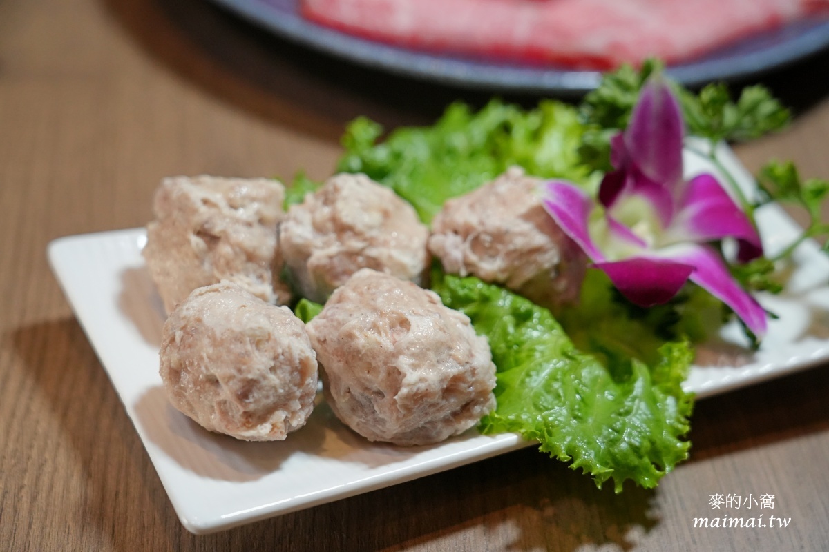 地表最強雞湯「君曜雞湯」正式進駐信義區！座位區有獨立式小包廂、16人大型包廂還附KTV設備