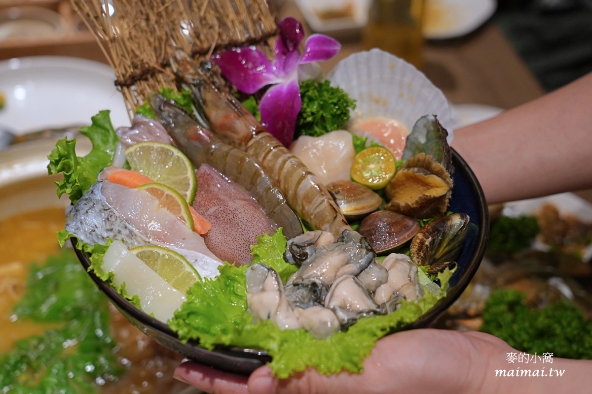 地表最強雞湯「君曜雞湯」正式進駐信義區！座位區有獨立式小包廂、16人大型包廂還附KTV設備