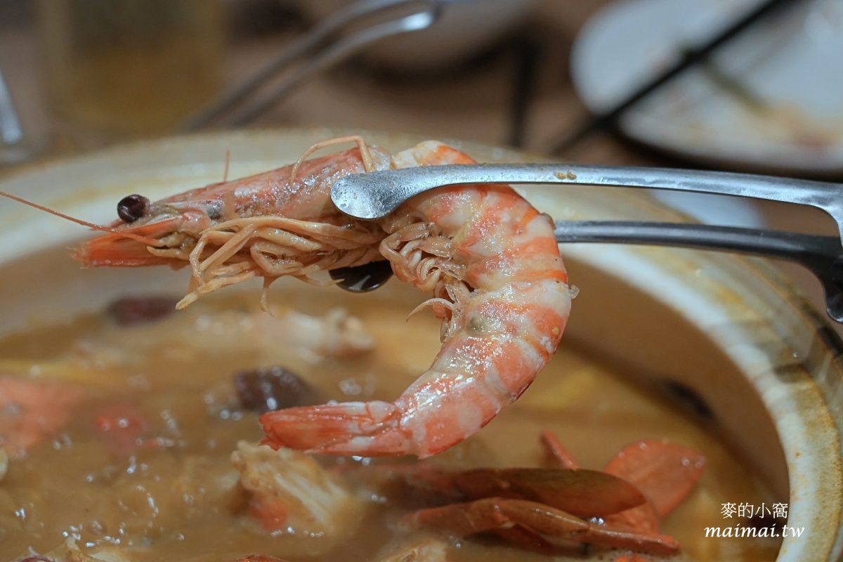 地表最強雞湯「君曜雞湯」正式進駐信義區！座位區有獨立式小包廂、16人大型包廂還附KTV設備