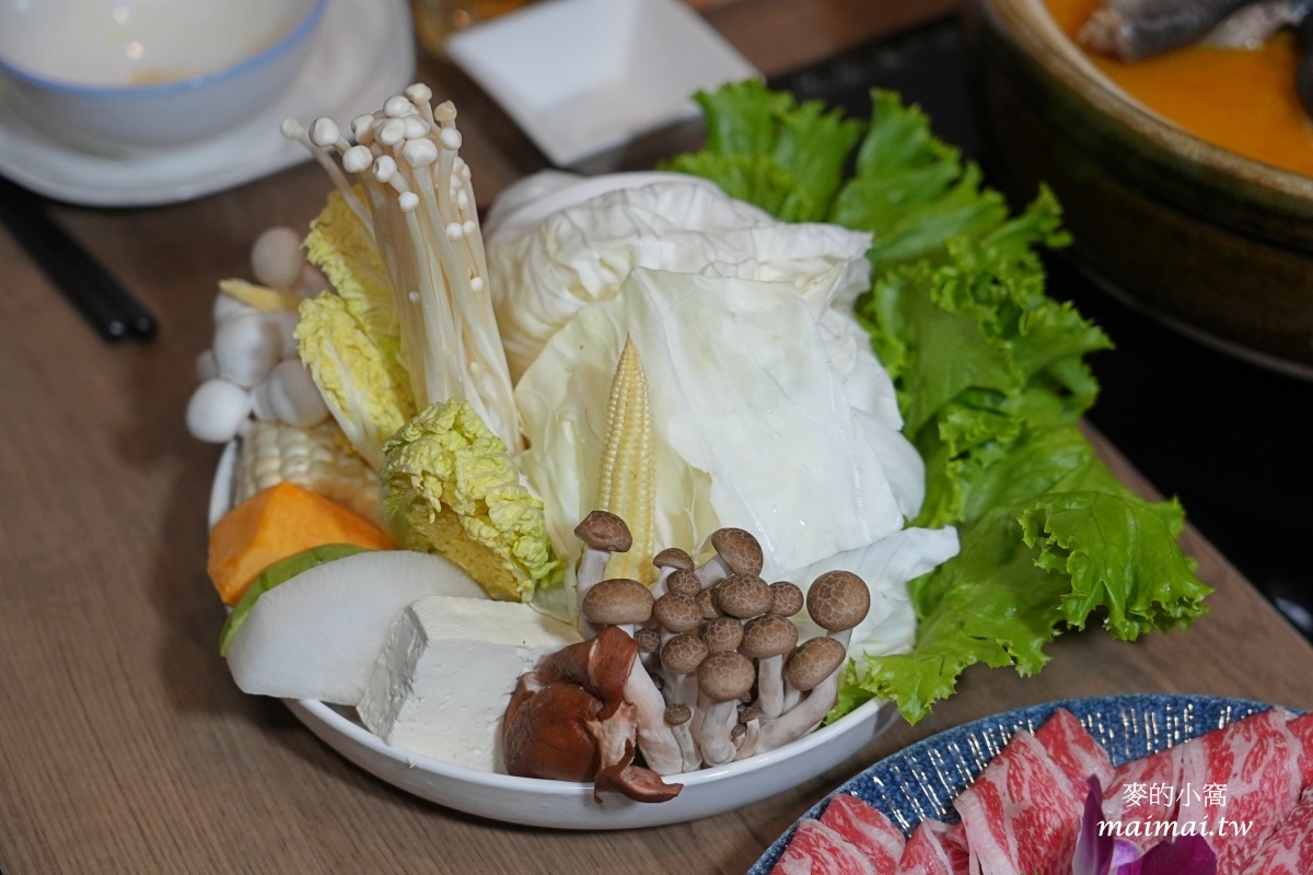 地表最強雞湯「君曜雞湯」正式進駐信義區！座位區有獨立式小包廂、16人大型包廂還附KTV設備