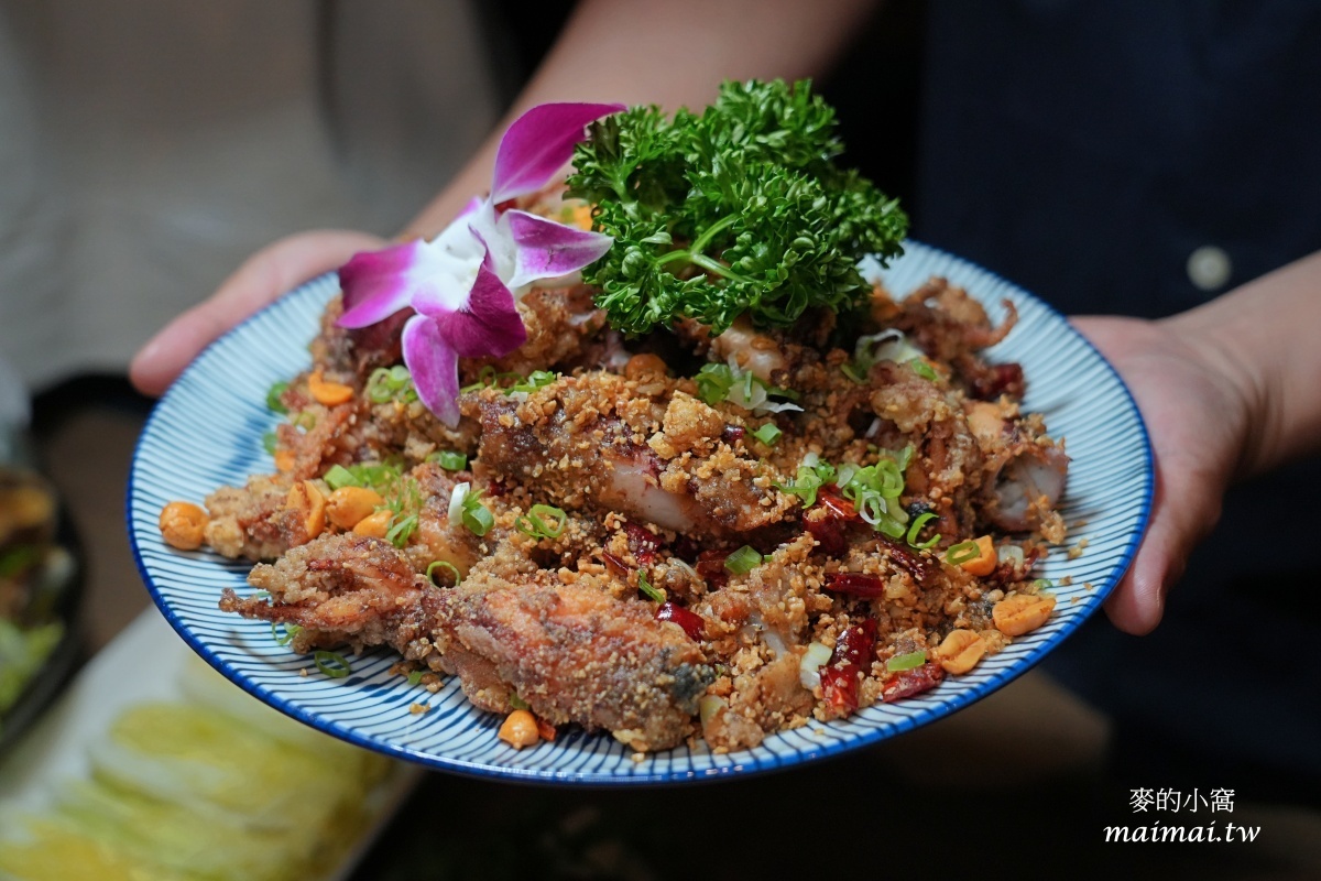 地表最強雞湯「君曜雞湯」正式進駐信義區！座位區有獨立式小包廂、16人大型包廂還附KTV設備