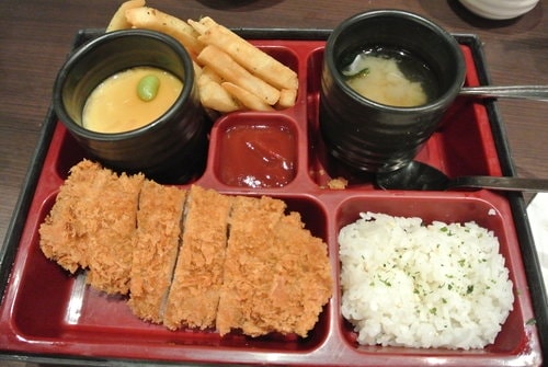 【中壢】品田牧場豬排．咖啡