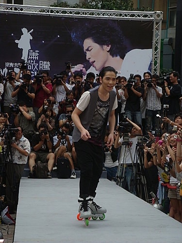 【敬騰】演唱會LIVE紀實簽唱會 - 第8張圖 【敬騰】演唱會LIVE紀實簽唱會