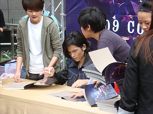 蕭敬騰寫真書簽名會 - 第8張圖 蕭敬騰寫真書簽名會