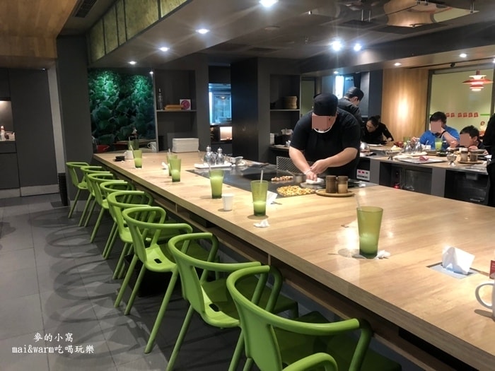 19051095.jpg