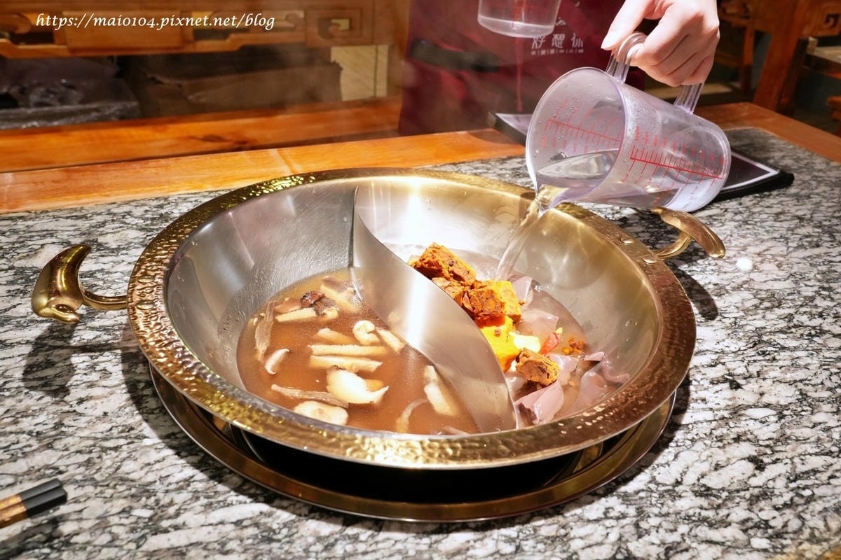 中壢鍋物推薦｜好想你重慶蓋碗火鍋～結合網美、復古的用餐風格，