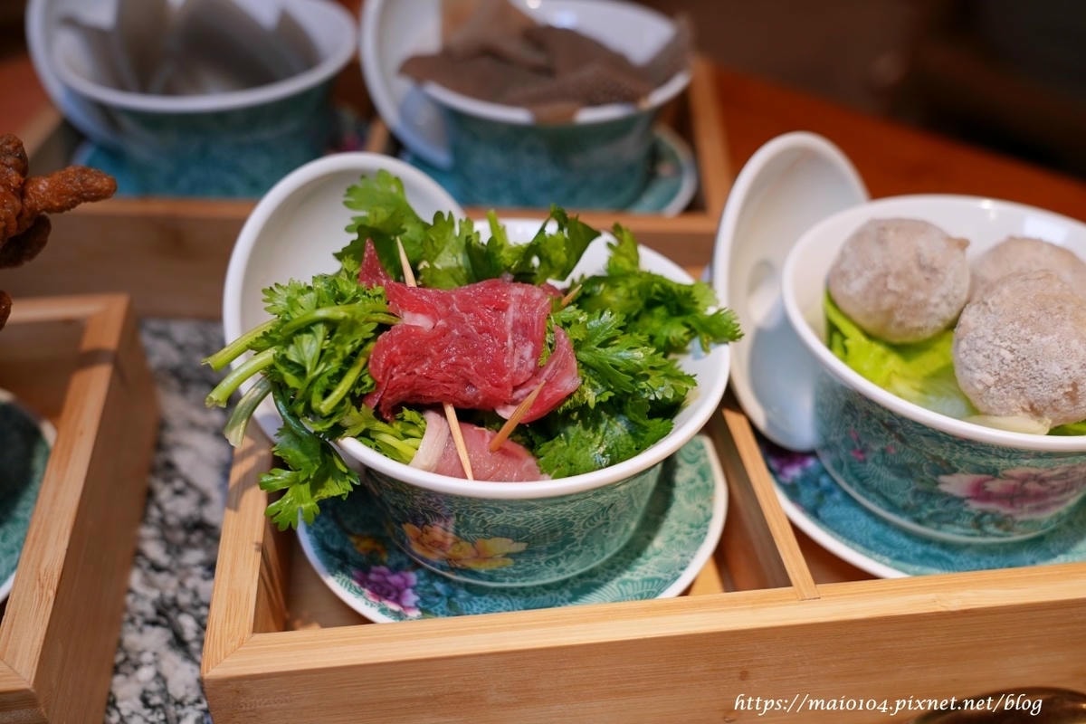 中壢鍋物推薦｜好想你重慶蓋碗火鍋～結合網美、復古的用餐風格，