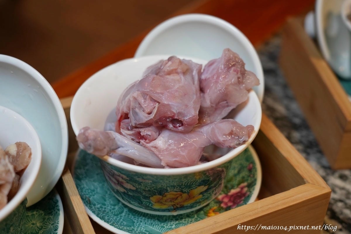 中壢鍋物推薦｜好想你重慶蓋碗火鍋～結合網美、復古的用餐風格，