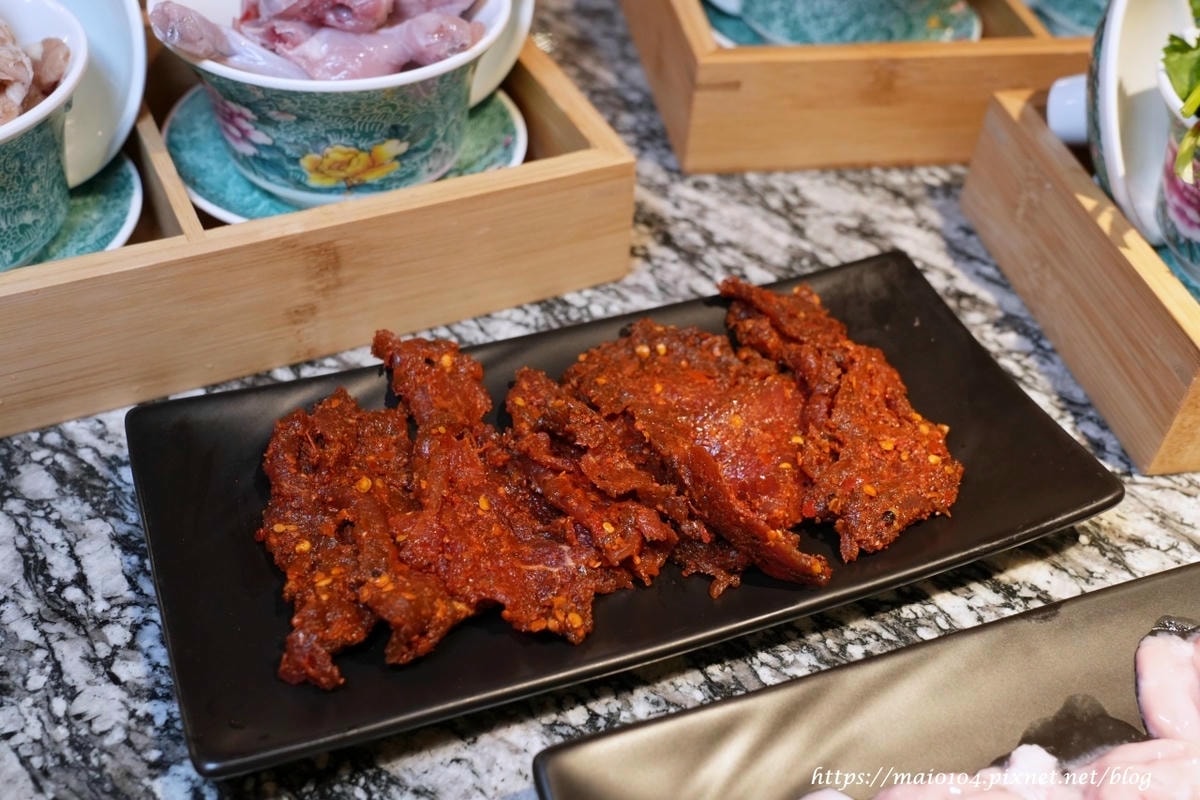 中壢鍋物推薦｜好想你重慶蓋碗火鍋～結合網美、復古的用餐風格，
