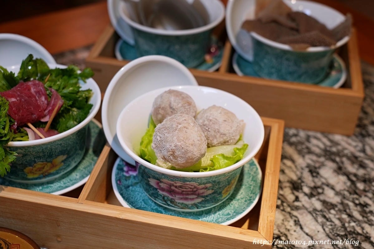 中壢鍋物推薦｜好想你重慶蓋碗火鍋～結合網美、復古的用餐風格，