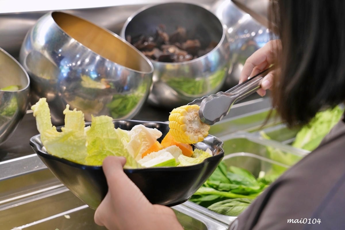 台北士林美食｜川邸鍋物專門個人鴛鴦鍋～單人也可以自選鴛鴦湯底