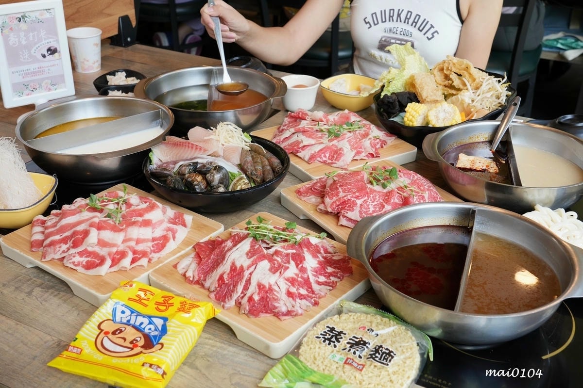 台北士林美食｜川邸鍋物專門個人鴛鴦鍋～單人也可以自選鴛鴦湯底