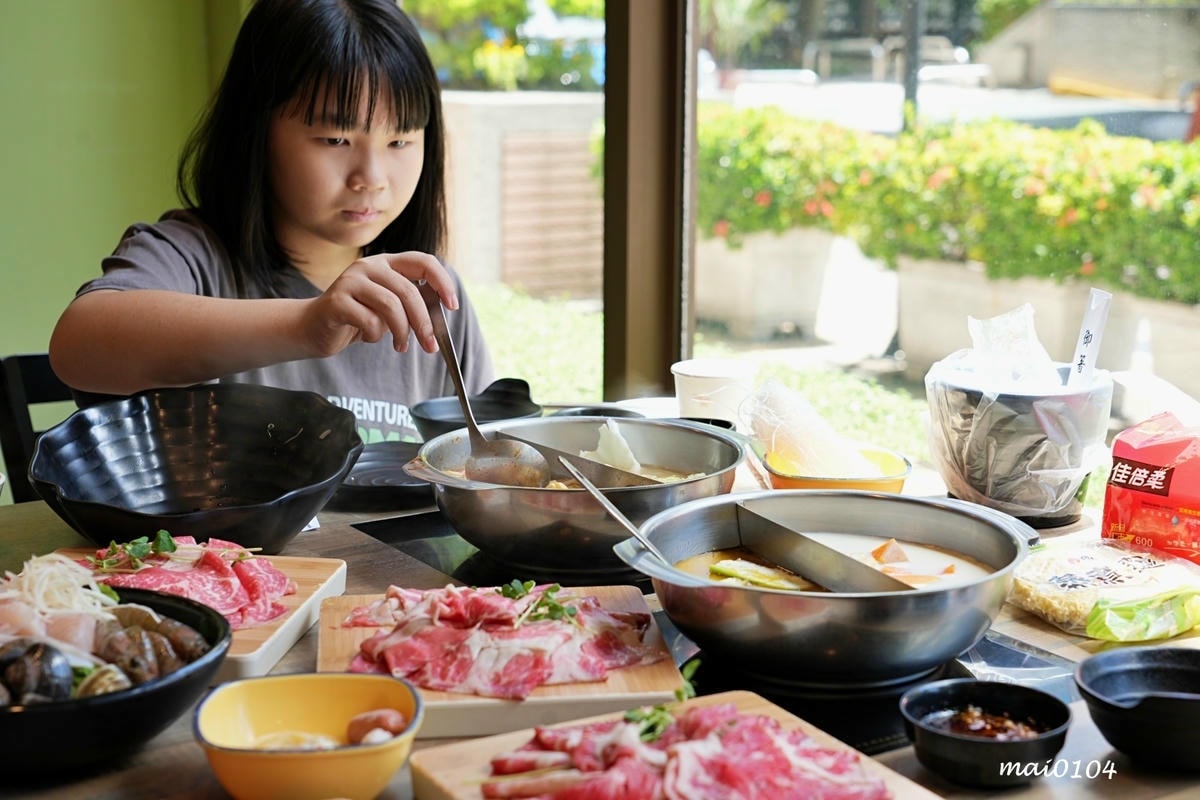 台北士林美食｜川邸鍋物專門個人鴛鴦鍋～單人也可以自選鴛鴦湯底