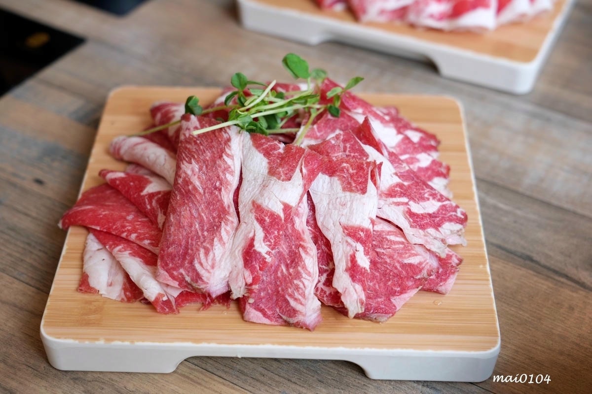 台北士林美食｜川邸鍋物專門個人鴛鴦鍋～單人也可以自選鴛鴦湯底