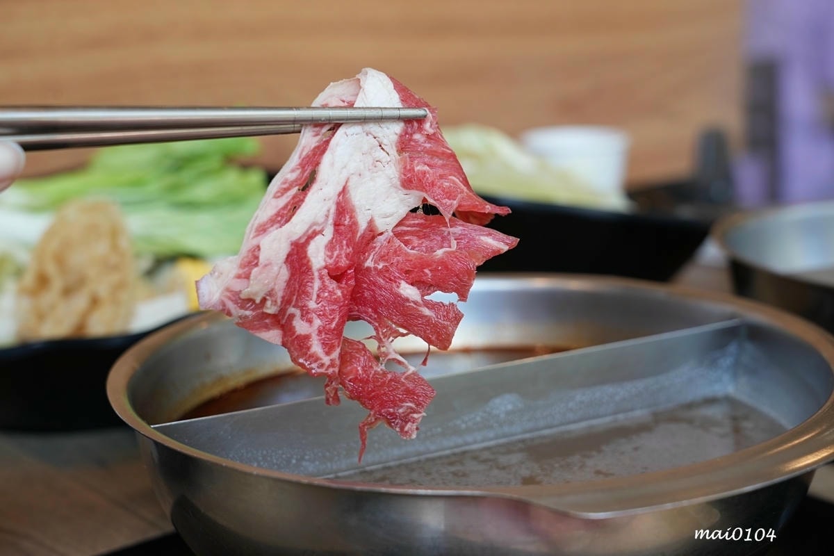 台北士林美食｜川邸鍋物專門個人鴛鴦鍋～單人也可以自選鴛鴦湯底