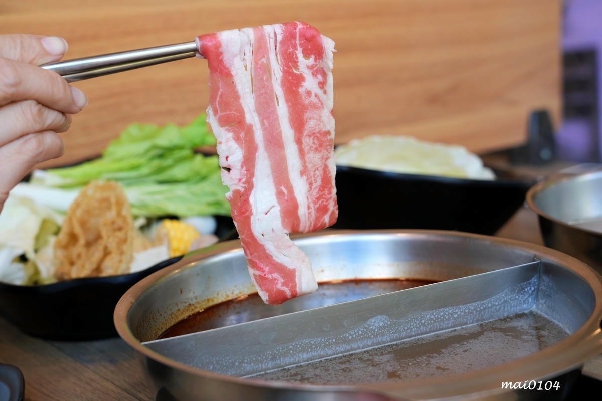 台北士林美食｜川邸鍋物專門個人鴛鴦鍋～單人也可以自選鴛鴦湯底