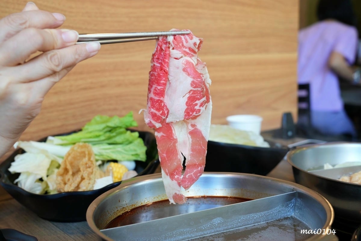 台北士林美食｜川邸鍋物專門個人鴛鴦鍋～單人也可以自選鴛鴦湯底