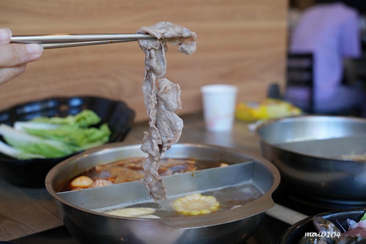台北士林美食｜川邸鍋物專門個人鴛鴦鍋～單人也可以自選鴛鴦湯底