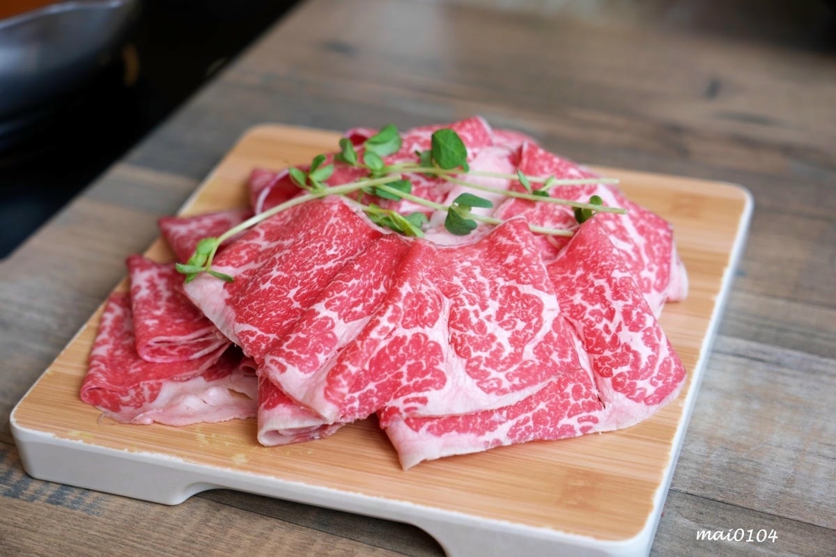 台北士林美食｜川邸鍋物專門個人鴛鴦鍋～單人也可以自選鴛鴦湯底