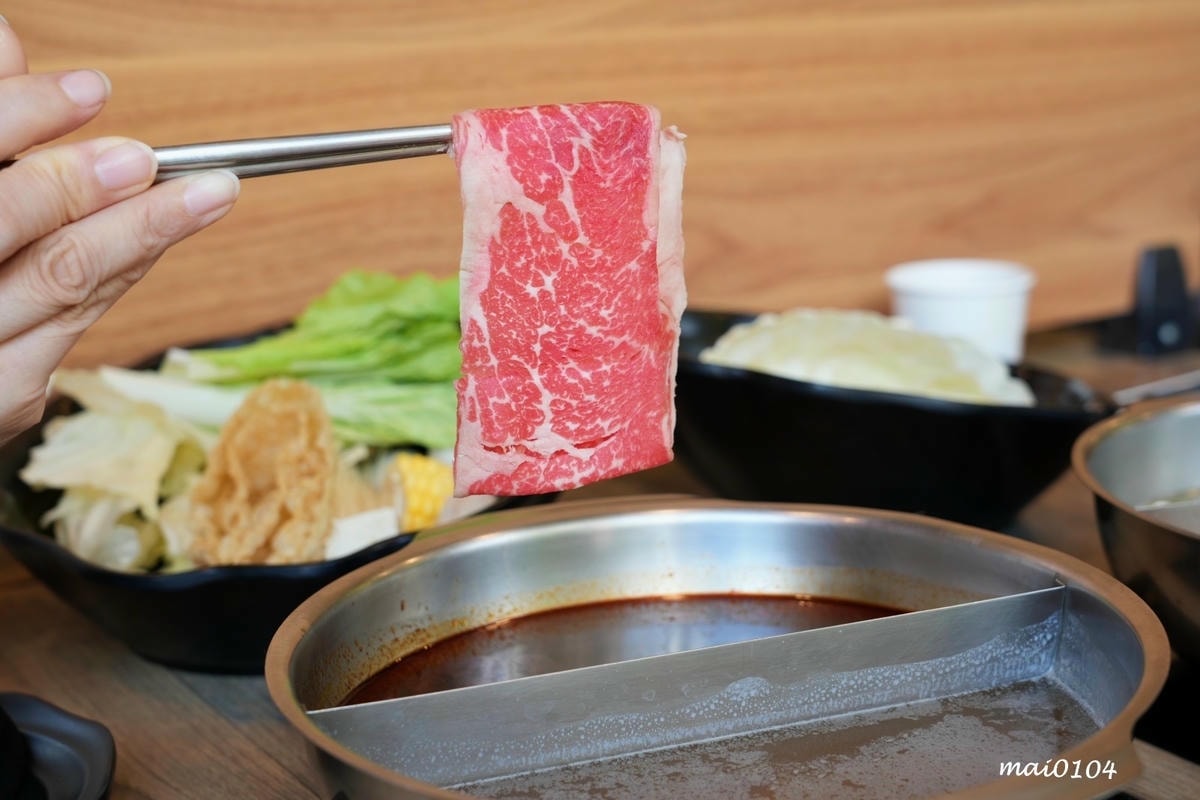 台北士林美食｜川邸鍋物專門個人鴛鴦鍋～單人也可以自選鴛鴦湯底