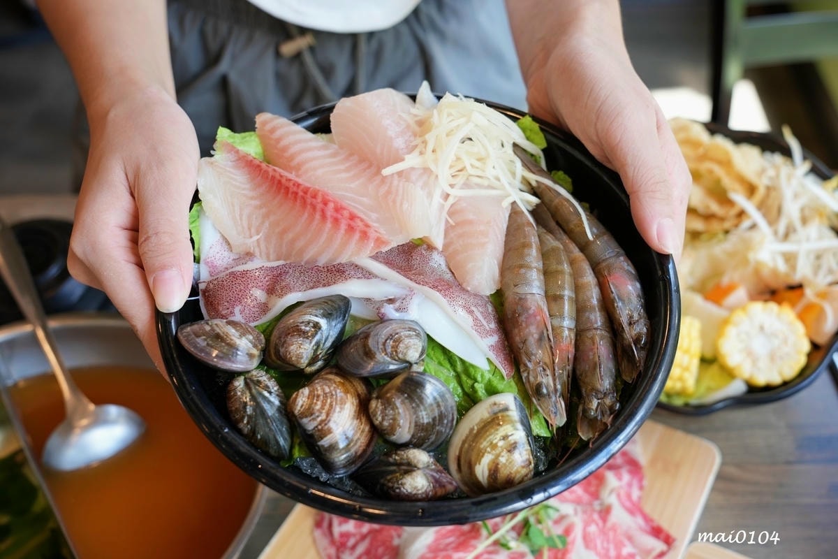台北士林美食｜川邸鍋物專門個人鴛鴦鍋～單人也可以自選鴛鴦湯底