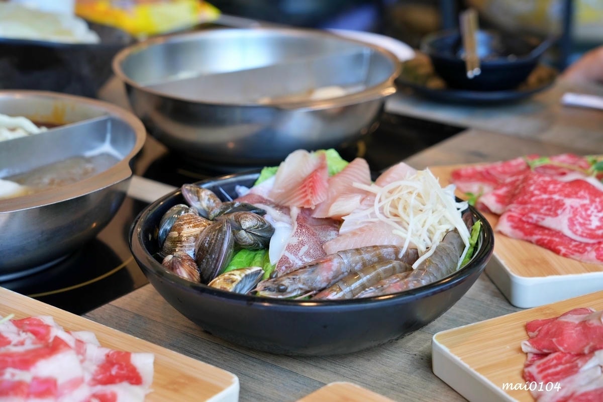 台北士林美食｜川邸鍋物專門個人鴛鴦鍋～單人也可以自選鴛鴦湯底