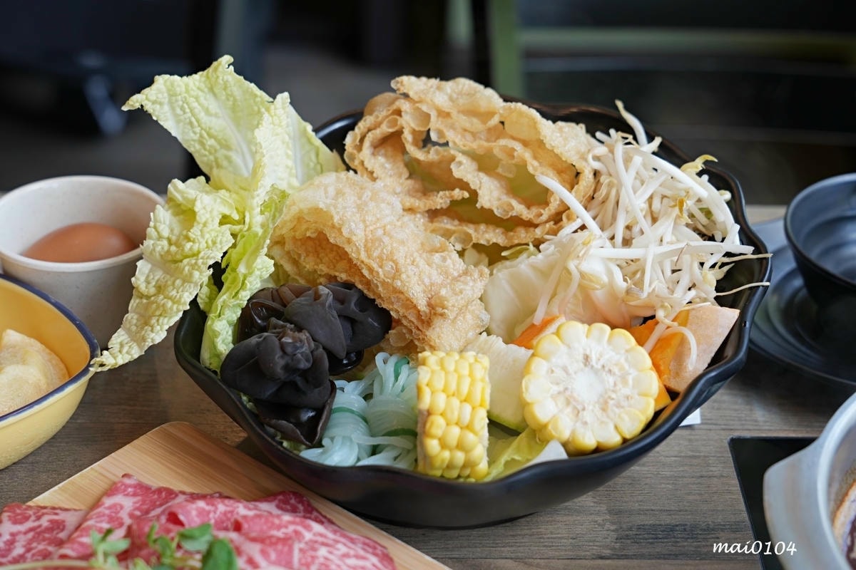 台北士林美食｜川邸鍋物專門個人鴛鴦鍋～單人也可以自選鴛鴦湯底