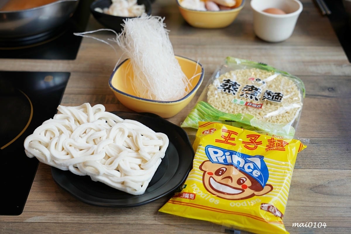 台北士林美食｜川邸鍋物專門個人鴛鴦鍋～單人也可以自選鴛鴦湯底