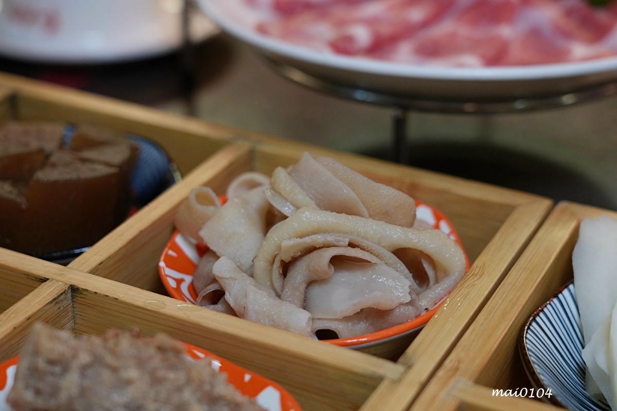 台北松山鍋物推薦｜紅九九個人麻辣鴛鴦鍋～單人鴛鴦鍋、不加價，