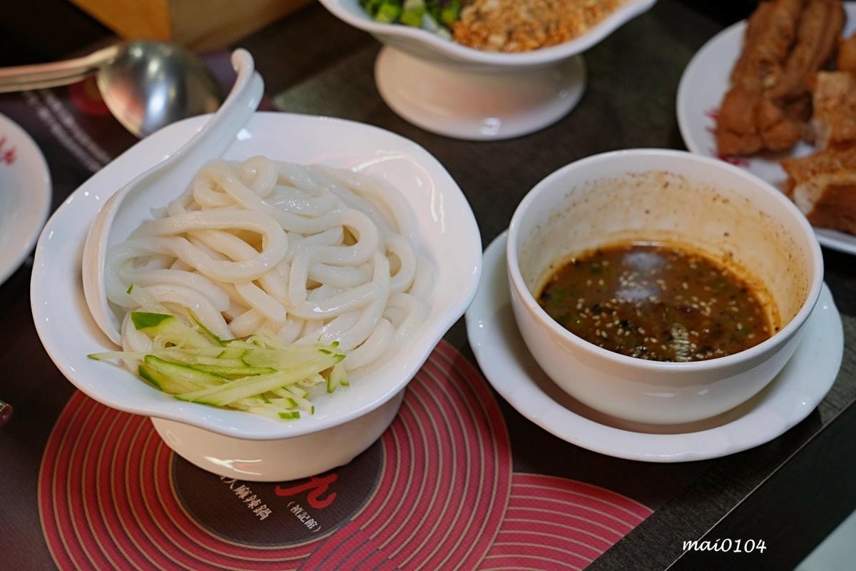 台北松山鍋物推薦｜紅九九個人麻辣鴛鴦鍋～單人鴛鴦鍋、不加價，