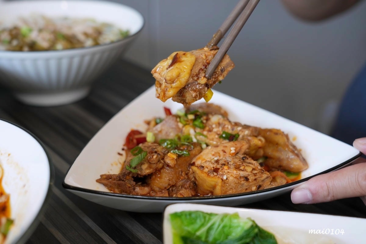桃園平鎮美食｜饗吃麻辣重慶小麵～四川道地麵食，酸辣粉、老壇酸