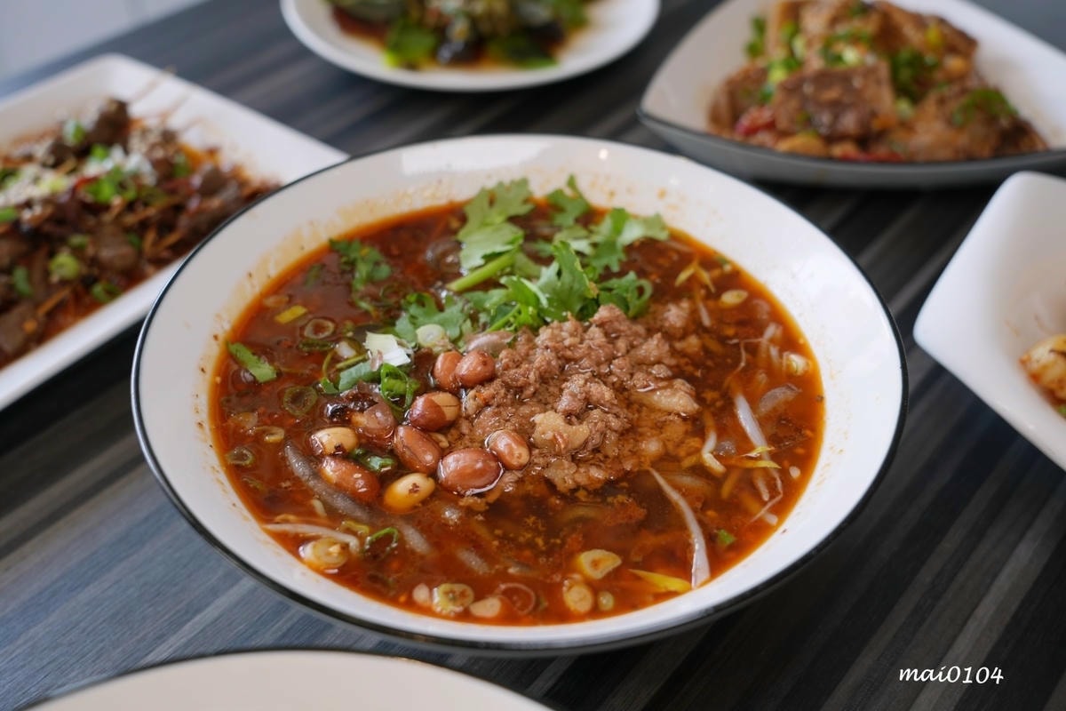 桃園平鎮美食｜饗吃麻辣重慶小麵～四川道地麵食，酸辣粉、老壇酸
