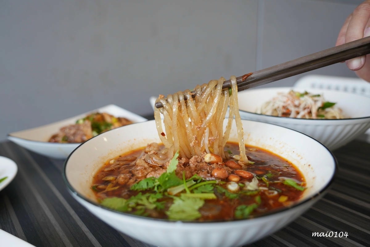 桃園平鎮美食｜饗吃麻辣重慶小麵～四川道地麵食，酸辣粉、老壇酸