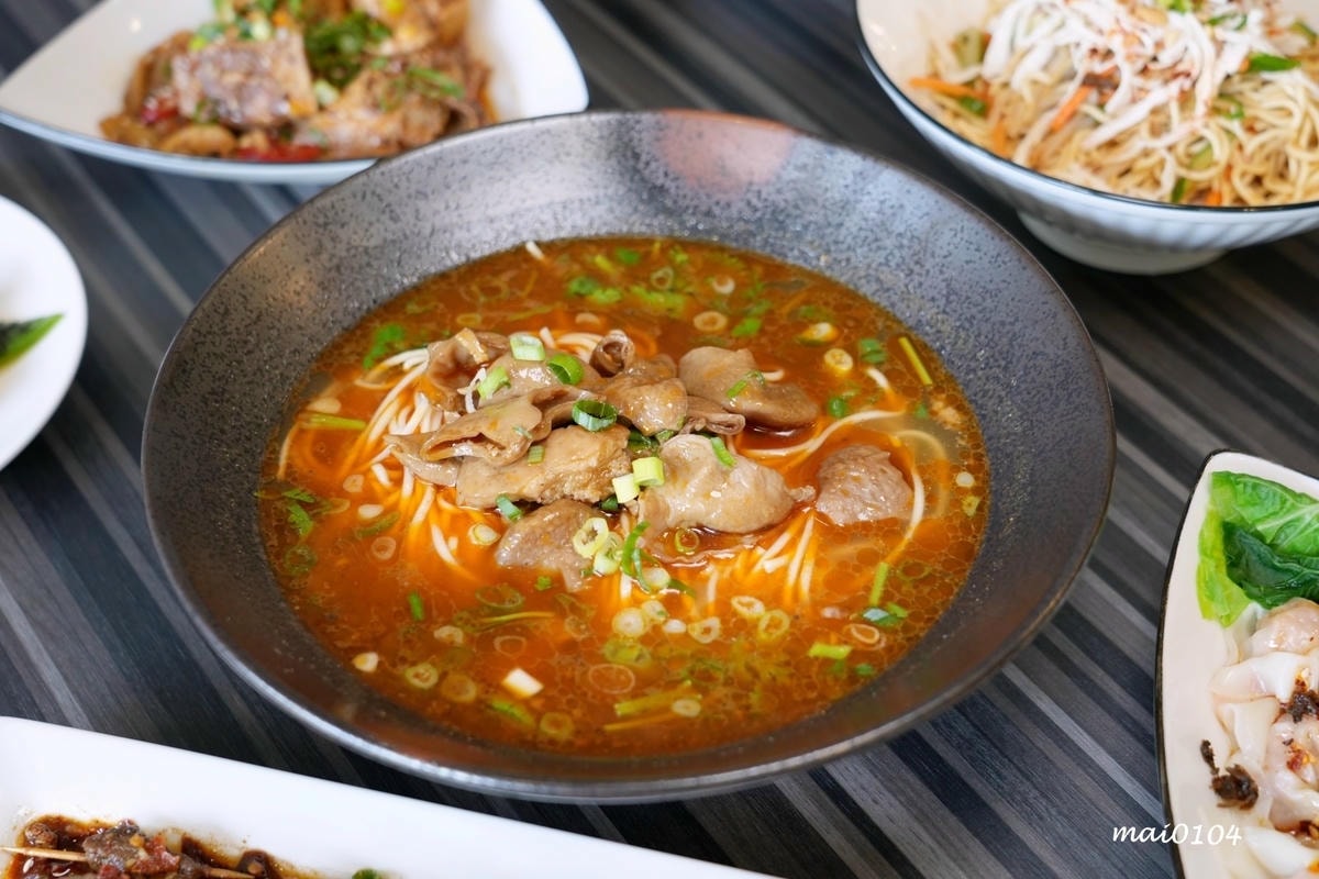 桃園平鎮美食｜饗吃麻辣重慶小麵～四川道地麵食，酸辣粉、老壇酸
