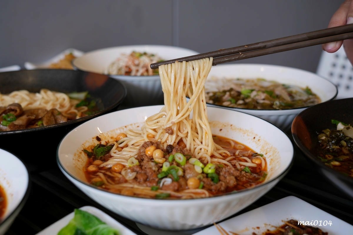 桃園平鎮美食｜饗吃麻辣重慶小麵～四川道地麵食，酸辣粉、老壇酸